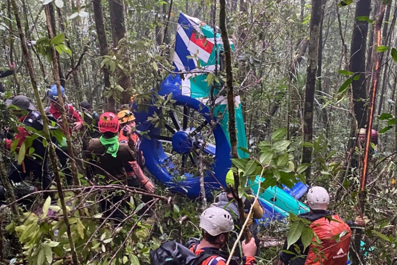 Indonesian rescuers locate wreckage of downed helicopter in Borneo; one body recovered