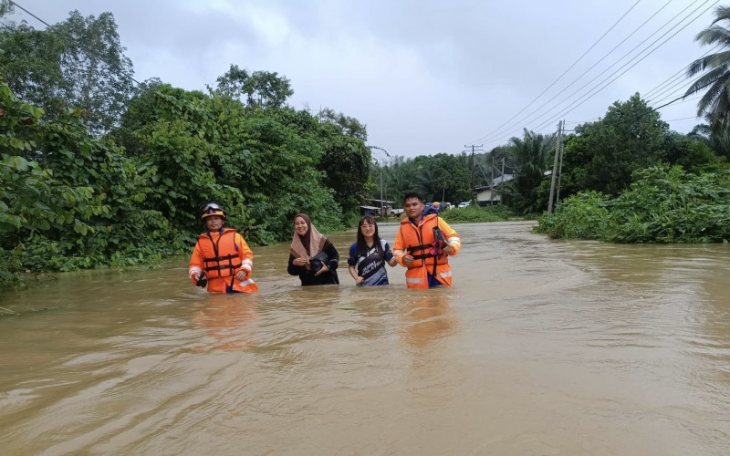 More than 1,000 displaced in Pitas floods