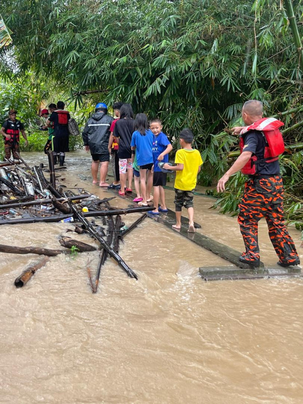 Hundreds evacuated, key roads damaged by floods in Sabah districts 