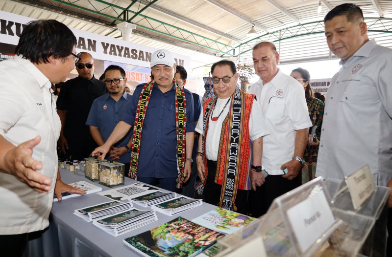 Hajiji warns against past mistakes; puts Shafie in the spotlight 