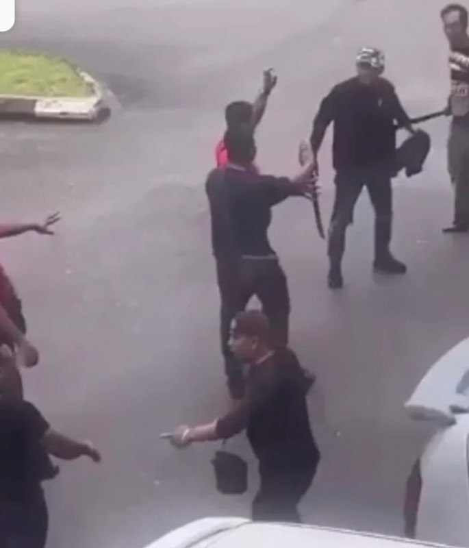 Sarawak cops launch manhunt for men seen with swords