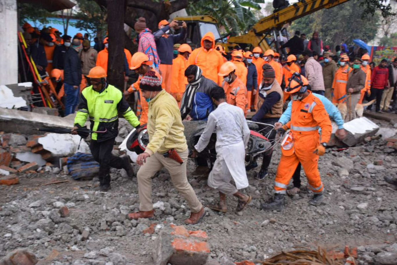 India cremation building collapse kills 20