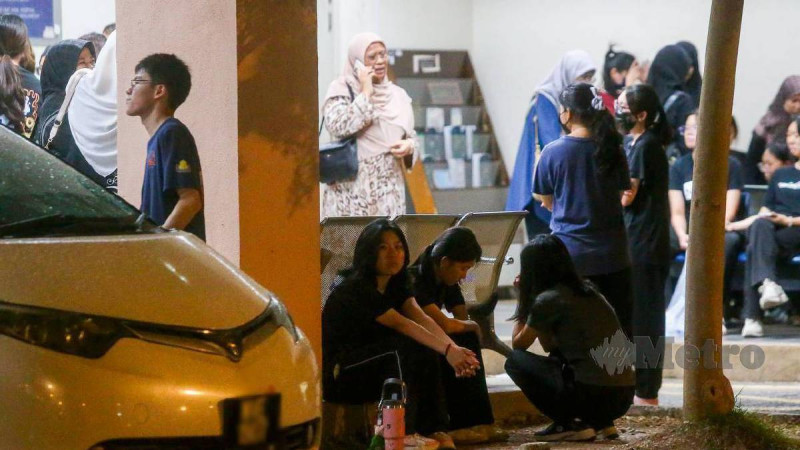 Education Minister pays final respects to drowned trainee teachers as bodies sent home to Sarawak