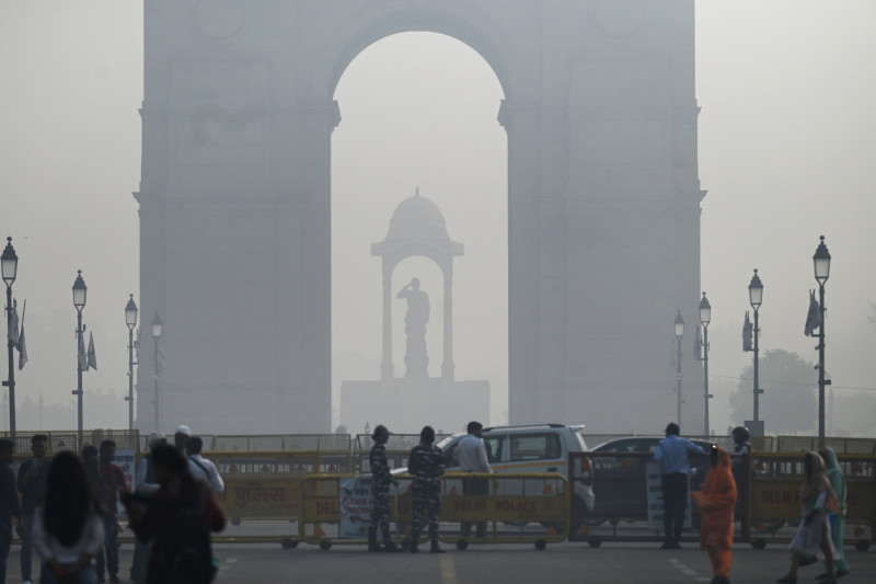 ‘Hazardous’ smog chokes India’s capital
