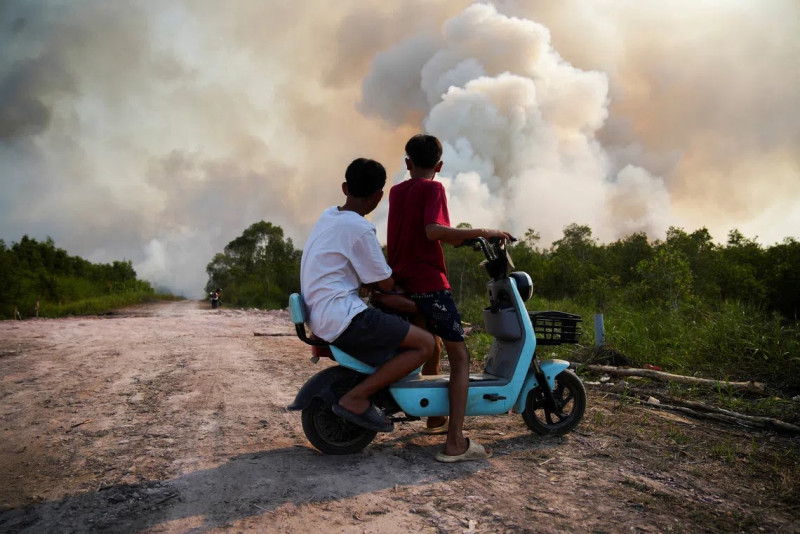 Indonesia haze forces schools to close as wildfires intensify amid severe dry season