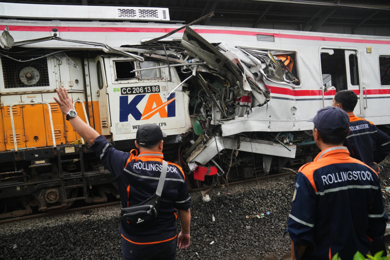 Prabowo orders full probe after deadly train collision near Jakarta which kills 14