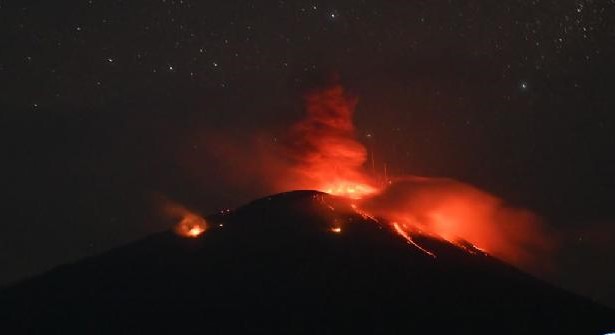 Ili Lewotolok erupts again, authorities tighten safety warning