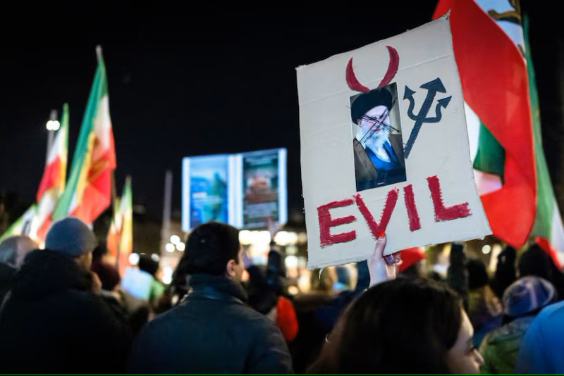 Iran protests death toll passes 2,000 as communications briefly restored and tensions rise with U.S.
