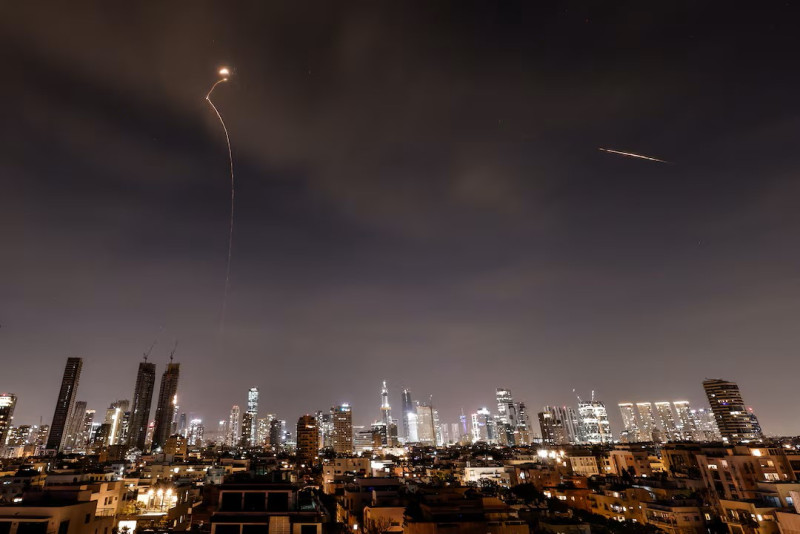 Missile strikes and secret diplomacy mark escalation in US-Iran war