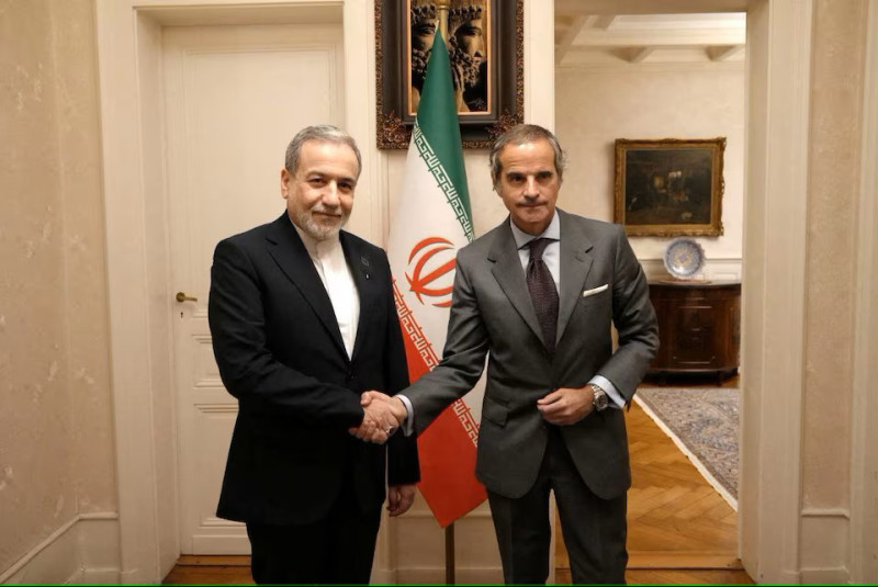 Iran drills in Strait of Hormuz as nuclear talks resume under shadow of U.S. military pressure