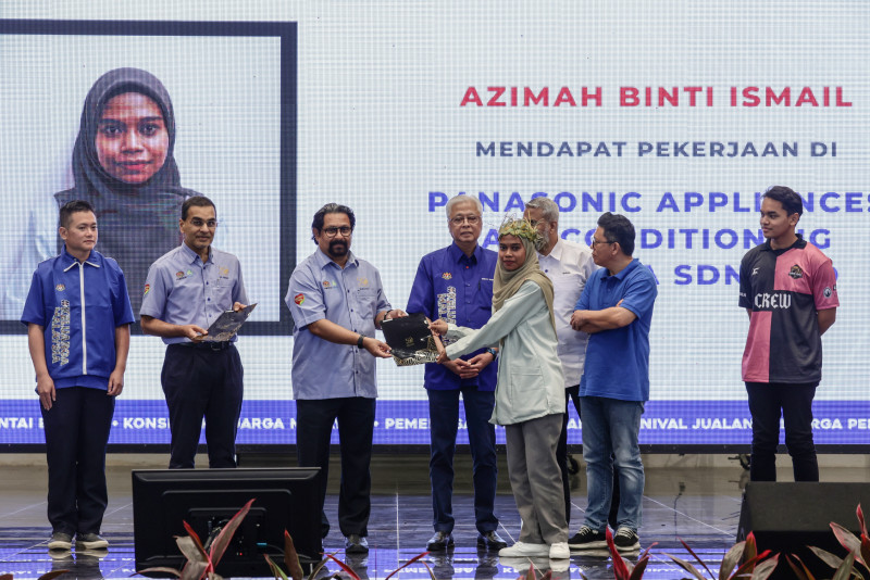 Make use of govt initiatives to improve family wellbeing: Ismail Sabri