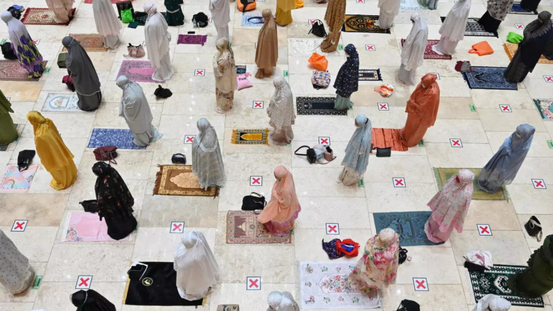 Muslims start Ramadan under the shadow of the coronavirus