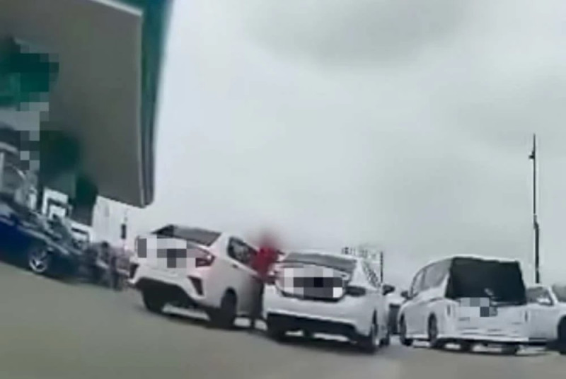 E-hailing driver injured in Johor Bahru after assault with steering lock