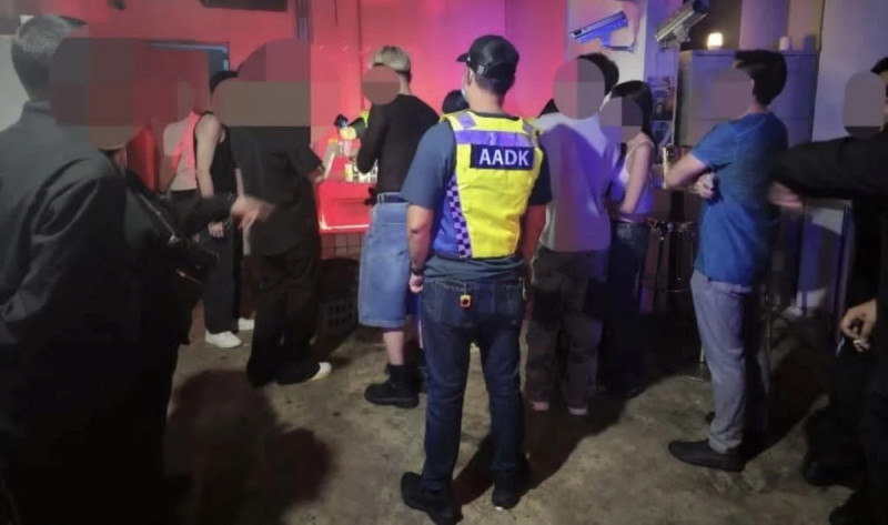 Four foreign men held in raid on KL ‘same-sex’ entertainment centre