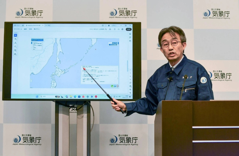 Japan apologises after false 9.9-magnitude earthquake alert triggers millions of phone alarms