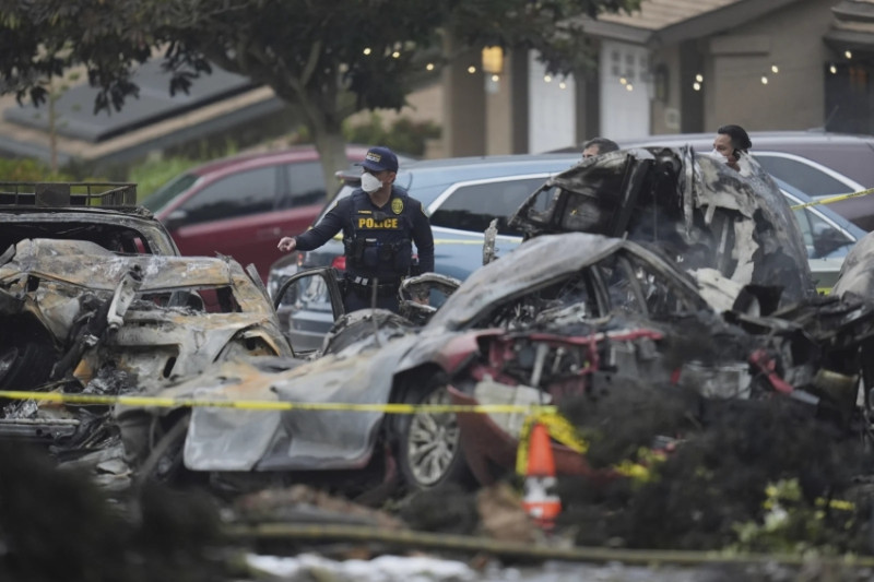 Small plane crashes into San Diego neighborhood, killing at least 2