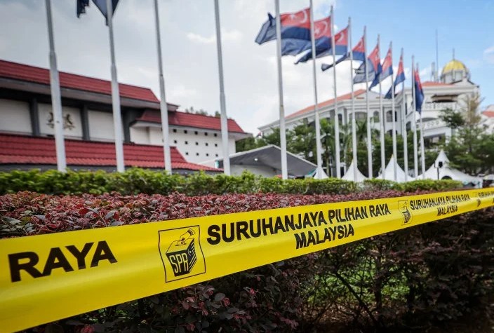  PRN Johor: Almost half have cast ballots; Balai Raya Pulau Besar first polling centre to close