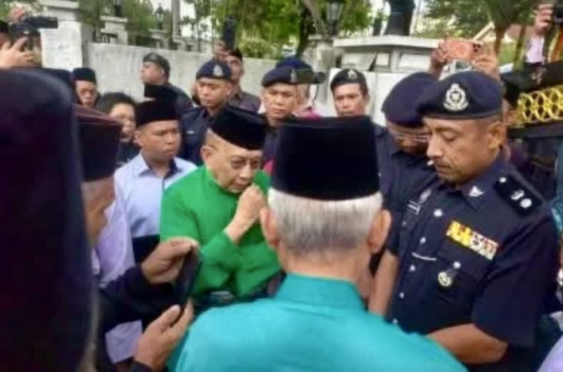 Monarchy & chaos in Negeri Sembilan