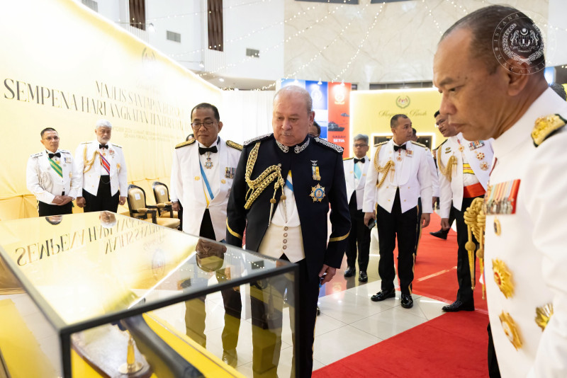 King honours Malaysian Armed Forces at 93rd anniversary banquet