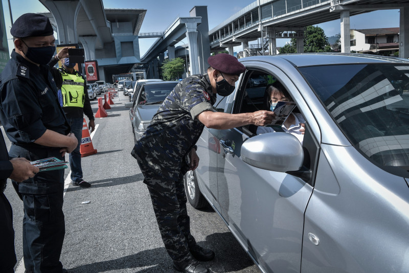 You’re not alone for Raya, say top cops visiting personnel on duty