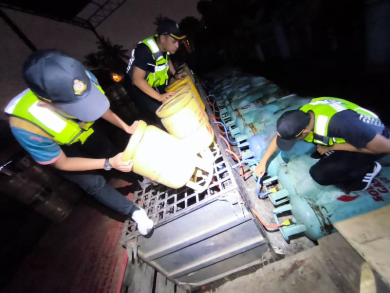 KPDN raid seizes 608 illegal LPG cylinders in Shah Alam