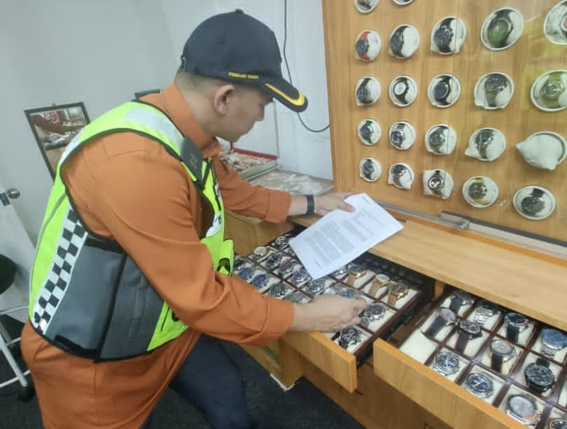 Authorities raid KL premises, seize suspected counterfeit luxury watches worth RM790,600