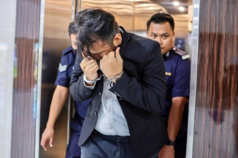 Private hospital specialist jailed seven years, six canings for sexual abuse of 11-year-old patient