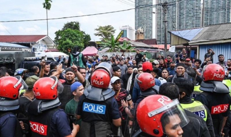 Police await AG-C directive on Kampung Sungai Baru eviction clash