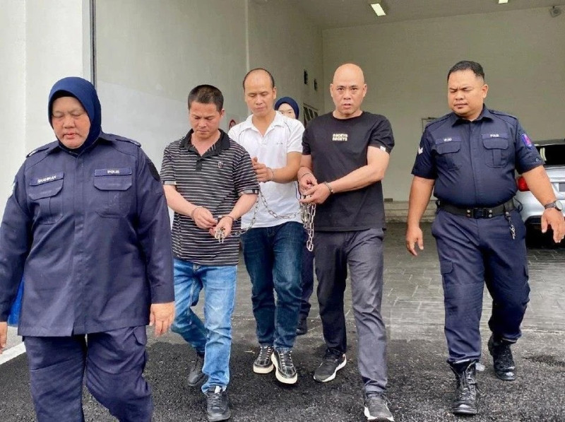 Chinese nationals caught after attempting to ram police roadblock in suspected burglary spree