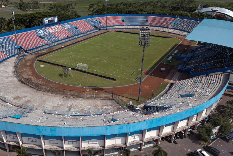 Indonesia to demolish football stadium where crush killed 133