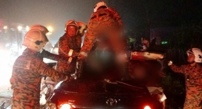 Anwar extends condolences after six killed in Karak crash