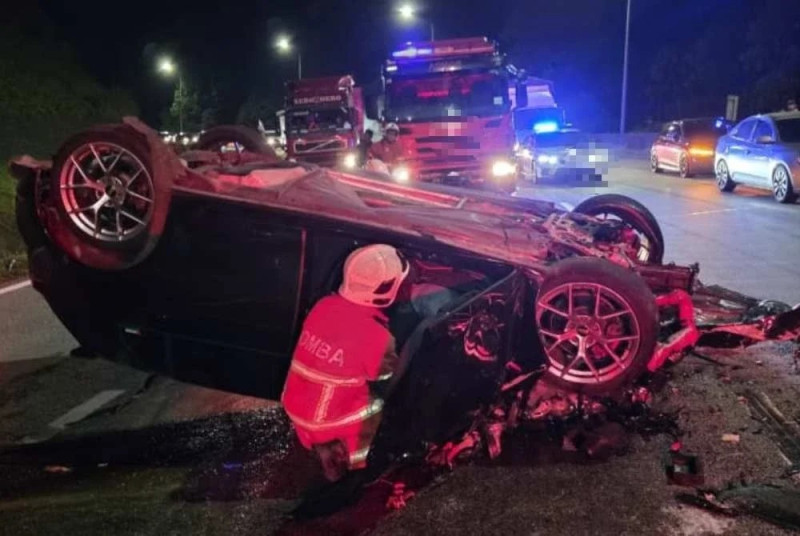 Three killed after car slams into cement lorry on Karak highway in early morning crash