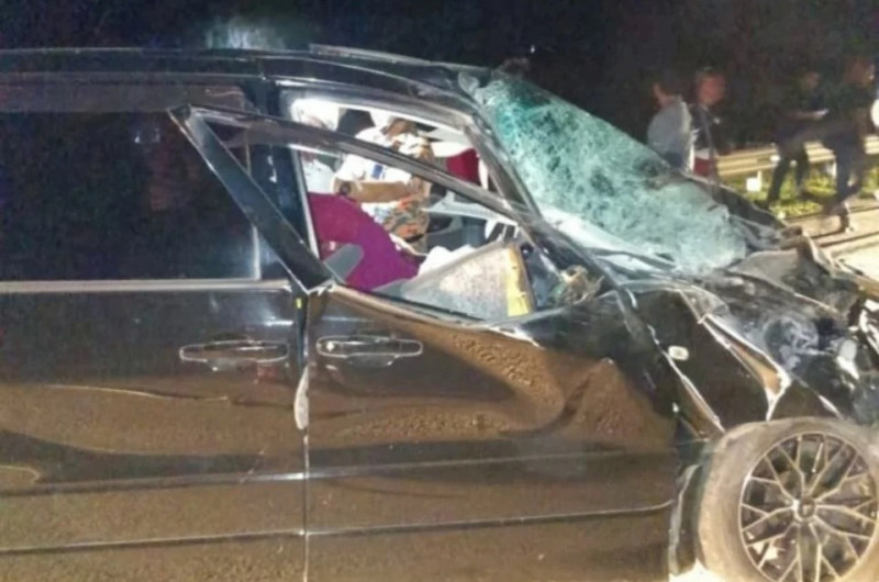 Husband and wife injured after MPV collides with elephant herd on LPT2