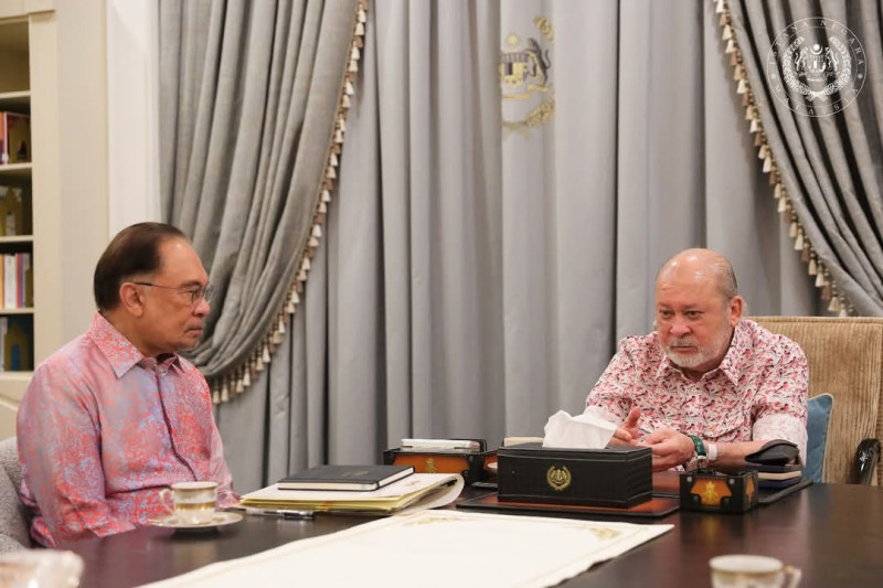 King grants audience to Prime Minister Anwar Ibrahim at Istana Negara
