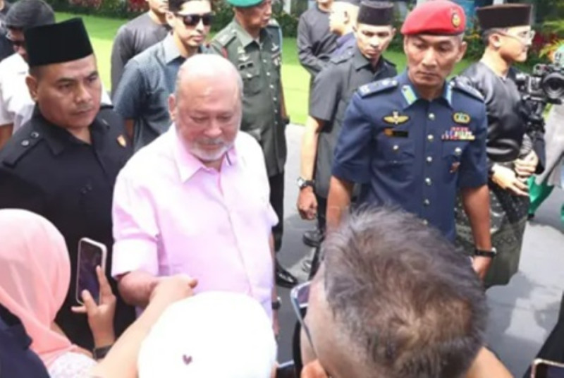 King graces Aidilfitri open house at Johor's Istana Besar