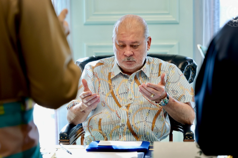 King pays RM10 million in Tithe payment to Johor religious council