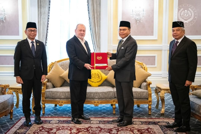 King presents instrument of appointment to new Malaysian ambassador to the US