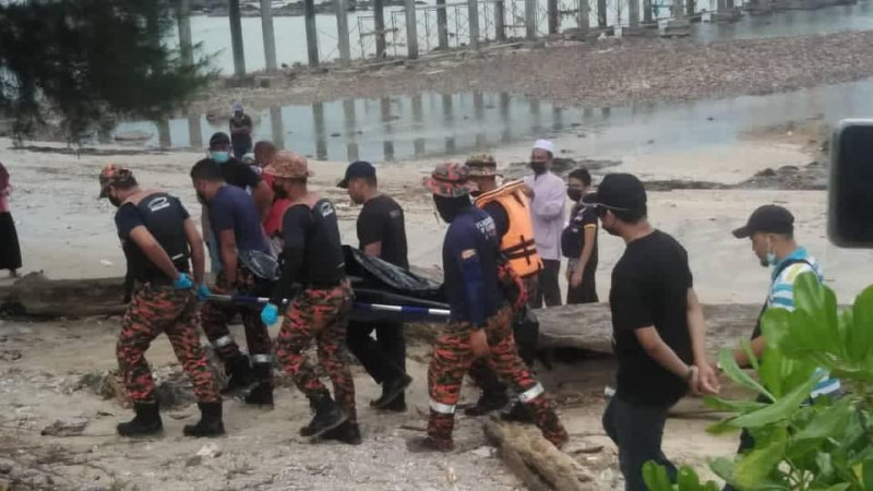 Channel-like formation at Tanjung Lompat beach may have intensified sea pull
