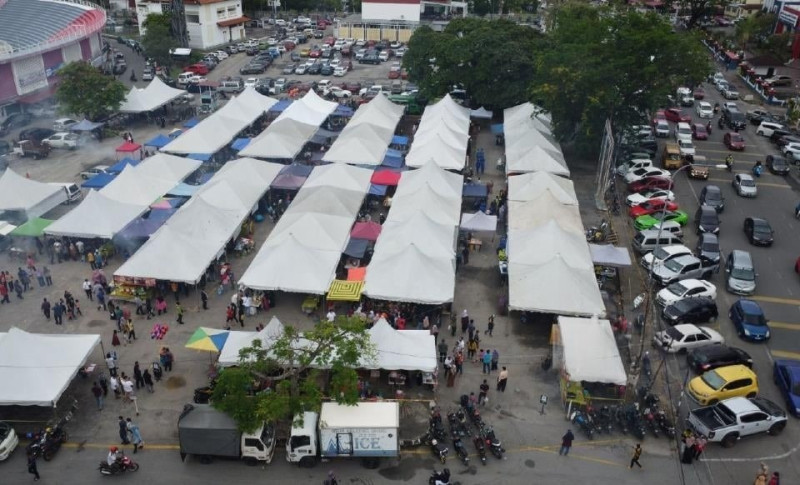 Ramadan atmosphere returns to stadium bazaar amid food price hikes
