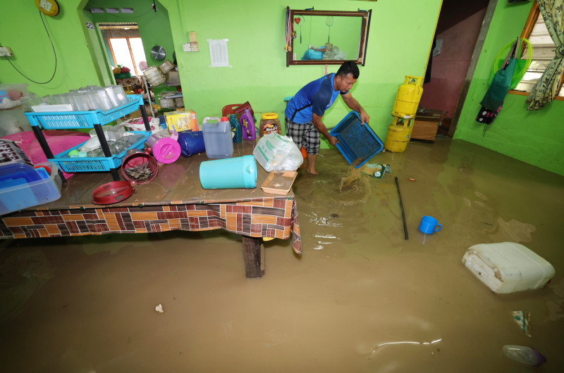 Flash floods shock Kulai residents