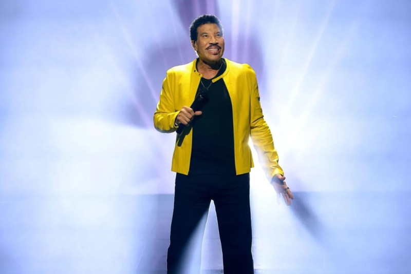 Lionel Richie in ICU after appearing unwell during St Louis concert