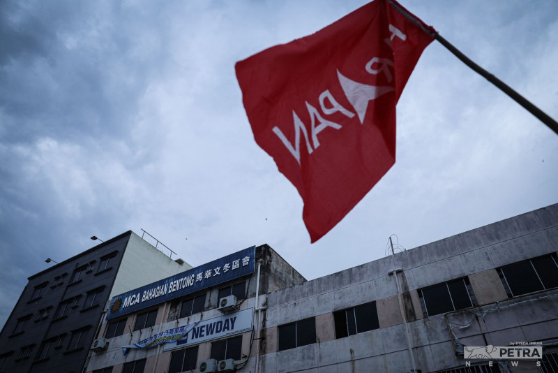 GE15: Pakatan sets up camp across MCA district HQ in Bentong face-off