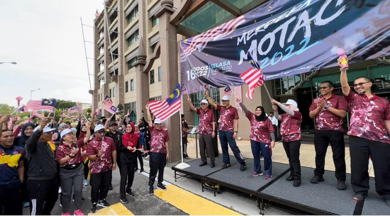 300 Motac staff walk 10,000 steps in display of patriotism spirit 