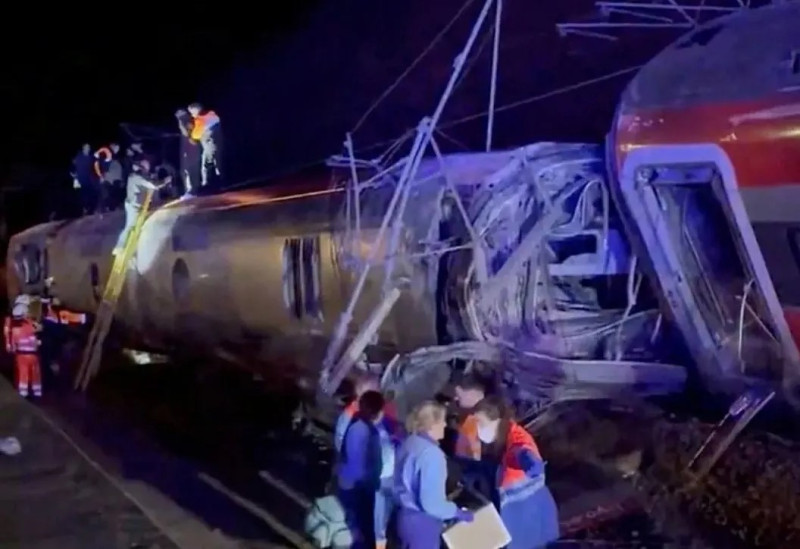 At least 20 killed as Spanish high-speed trains collide near Córdoba