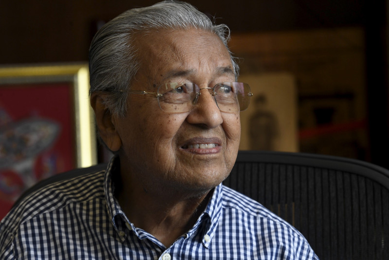 Dr Mahathir explains why he worked with Anwar in GE14