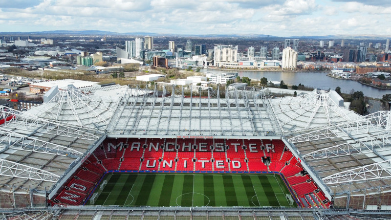 Six billion-dollar men? Qatar consortium bids for control of Man Utd