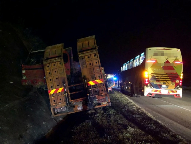 Express bus crash: 13 UMPSA students shaken in LPT accident