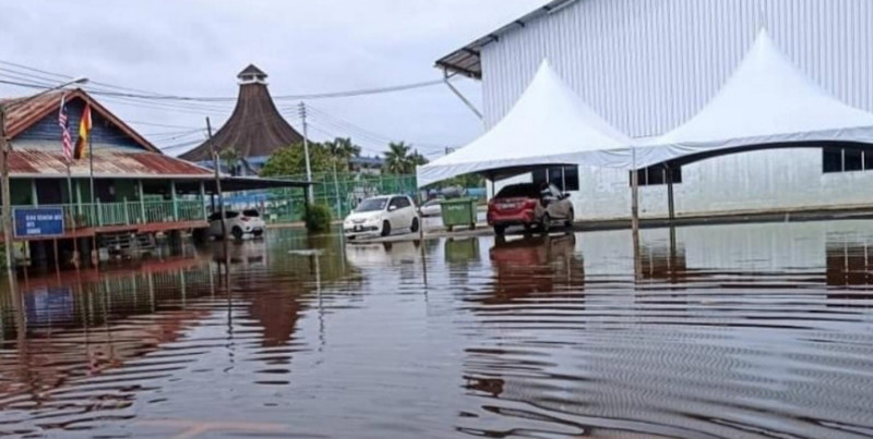 Rising floodwaters in Sarawak’s Matu force shut Covid-19 booster exercise