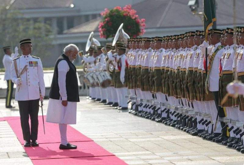 India’s Prime Minister Narendra Modi receives state welcome in Malaysia amid bilateral talks