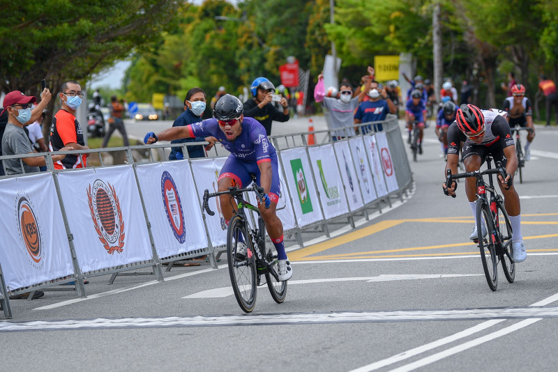 NRCC: Mohamad Saari Amri champ of men's elite 180.6km mass start